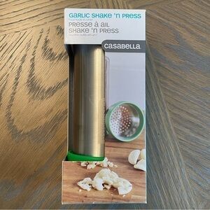 Nwt casabella garlic shake ‘n press